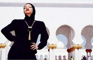 rihanna di_masjid