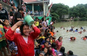 Mandi keramas jelang ramadhan