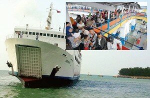 f-Sebuah kapal Roro hendak sandar di dermaga pelabuhan Merak dan para penumpang yang baru turun dari kapal-RONALD SIAGIAN BANTEN POS JPNN