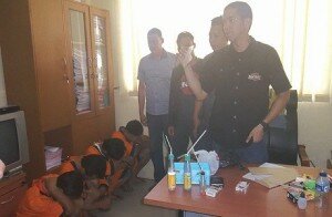 f-Kasatnarkoba Polres Lebak AKP Gogo Galesung saat ekspos penangkapan bandar dan kepemilikan narkoba jenis sabu-sabu di Mapolres Lebak, Selasa 13 Januari 2014-ahmadi satelitnews