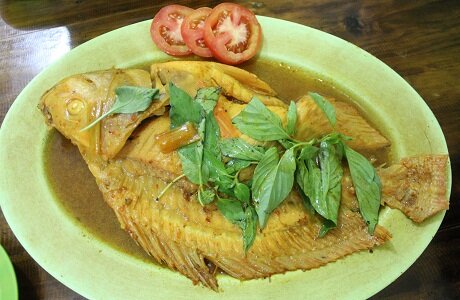 Mengunyah Ikan Bergelimang Rempah