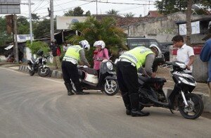 LEBAK - NIPAL, SATLANTAS GELAR RAZIA (2)