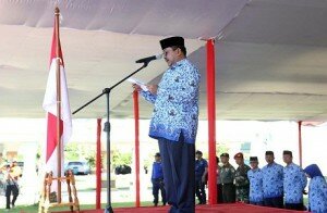 Plt Gubernur Banten Rano Karno saat memberikan kata sambutan dalam apel, Selasa, 17 Mar. '15 (AHMADI) (2)