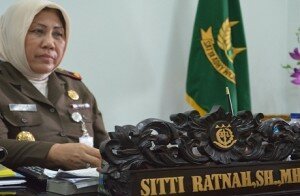 SEC PANDEGLANG - MARDIANA, KAJARI PANDEGLANG SITTI RATNAH MEMBERIKAN KETERANGAN PERS (2)