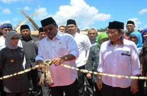 SEC secara simbolis rano gunting pita, meresmikan pameran MTQ