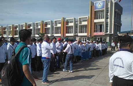 Ribuan Buruh Jalan Santai Peringati May Day