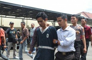 HL Pelaku Pembunuhan, yang memakai baju sapari kasat reskrim Nipal Sutiana (6)